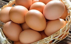 Mẹo phân biệt trứng cũ và trứng mới