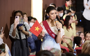 Dàn người đẹp Miss Charm 2024 choáng ngợp khi giao lưu với sinh viên Cần Thơ