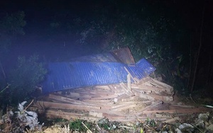 Xe đầu kéo lật xuống vực sâu, tài xế chết tại chỗ