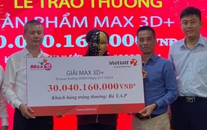 Người phụ nữ ở TP.HCM trúng cùng lúc 30 giải đặc biệt Vietlott