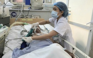 Vụ 2 người tử vong nghi ngộ độc sau liên hoan ở Hà Nội: Can rượu 20 lít không rõ nguồn gốc đã hết 8 lít
