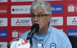 HLV Singapore: "Tôi thấy buồn, sân nhà mà quá ít CĐV, chúng tôi chẳng còn mấy lợi thế"