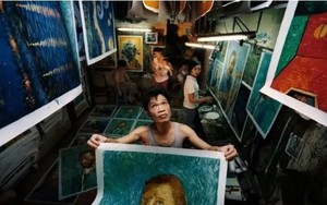 Thợ vẽ tranh kiếm được tiền tỷ nhờ vào bán "hàng giả", cầm cọ 20 năm mới thực sự thức tỉnh, được mệnh danh là "Van Gogh Trung Quốc"
