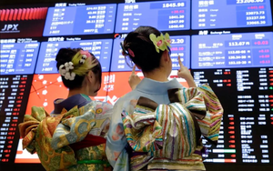 Mặc nền kinh tế rơi vào suy thoái, chứng khoán Nhật Bản vẫn tưng bừng trên đỉnh: Vì sao?