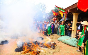 Độc đáo hội thi kéo lửa, thổi cơm làng ven đô Hà Nội