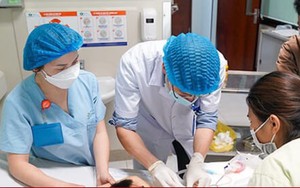 Bé trai 7 tuổi bị chó cắn thủng ruột khi đi chúc Tết