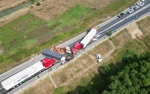 Kỹ sư xây dựng ở nước ngoài bàn vụ tai nạn cao tốc Cam Lộ - La Sơn, nêu ra những điểm mà các nhà thiết kế đường và người lái cần lưu tâm để an toàn khi nhập làn