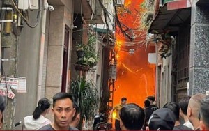 Hà Nội: Cháy kho chứa quần áo cạnh chợ Nành ở Ninh Hiệp