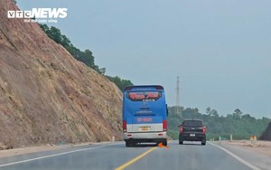Ô tô vẫn 'đùa giỡn' với tử thần trên cao tốc Cam Lộ-La Sơn sau tai nạn thảm khốc