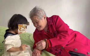 Cháu hỏi bà nội 87 tuổi "khi nào thì trở lại viện dưỡng lão", con dâu nói một câu khiến bà rưng rưng