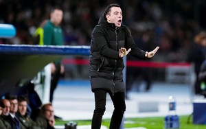 Xavi lại “chê trách” cầu thủ Barca