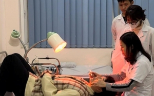 Nam ca sĩ Vpop vừa diễn xong tại Hải Phòng thì bị biến chứng, liệt dây thần kinh phải nhập viện