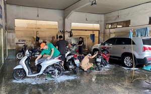 Rửa xe máy thường xuyên có hại không?