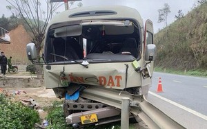 Ô tô đâm vào hộ lan bên đường khiến nhiều người bị thương ở Lạng Sơn