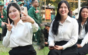 Danh tính nữ tân binh xinh đẹp, da trắng “phát sáng”, nụ cười rạng rỡ nổi bật ngày lên đường nhập ngũ