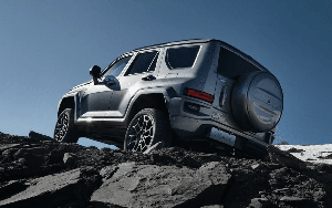Mẫu SUV off-road giá rẻ của Trung Quốc chính thức mở bán: thiết kế hầm hố, nội thất sang trọng, tiêu thụ chỉ 2,97 lít/100km thách thức Toyota Land Cruiser