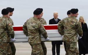 Tổng thống Biden trực tiếp đón thi thể ba lính Mỹ thiệt mạng ở Jordan