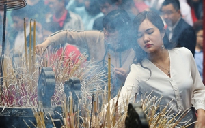 Tránh khói nhang càng xa càng tốt!