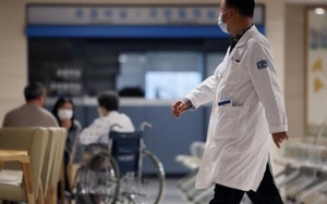 Vì sao các bác sĩ thực tập tại Hàn Quốc đồng loạt bỏ việc?