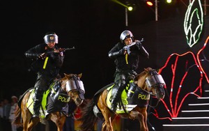 Mãn nhãn màn biểu diễn của Cảnh sát cơ động Kỵ binh Việt Nam