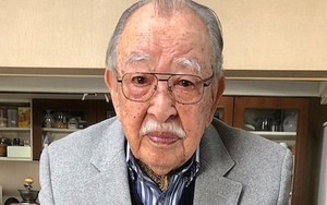 Cha đẻ của karaoke qua đời ở tuổi 100