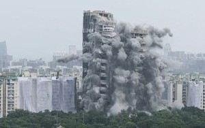 10 giây phá dỡ tòa tháp đôi xây dựng trái phép khổng lồ: Hơn 3.700 kg chất nổ để lại 80.000 tấn gạch vụn, người dân chỉ có 10 tiếng để sơ tán