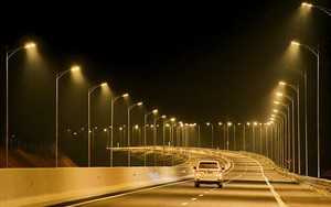 Cục Đường bộ Việt Nam: 'Lắp đèn chiếu sáng toàn tuyến cao tốc là lãng phí'