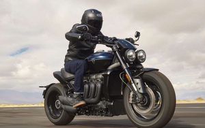 Khám phá mô tô "khủng" Triumph Rocket 3 Storm R và GT bản nâng cấp