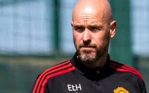 HLV Erik ten Hag cảnh báo ông chủ Man Utd trước thềm derby Manchester