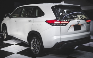 Ăn chưa đến 5L/100km, "Highlander thu nhỏ" giá chỉ 800 triệu của Toyota có gì để thuyết phục người mua?