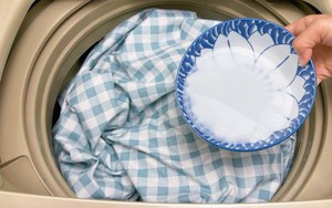 Giặt thường xuyên mà vẫn ố vàng, trộn 3 thứ sẵn có trong nhà với bột giặt, ga gối vừa sạch vừa thơm