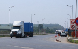Cấm xe đi vào cao tốc Cam Lộ - La Sơn là đẩy khó cho địa phương?