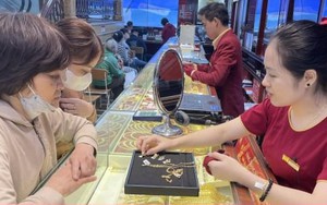 Cơ quan quản lý không vào cuộc, giá vàng sẽ còn 'điên loạn'