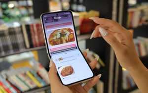 Gặp điện thoại "gập" trong kỷ nguyên AI