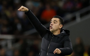 Barca bị loại, HLV Xavi đổ lỗi trọng tài phá nát trận đấu
