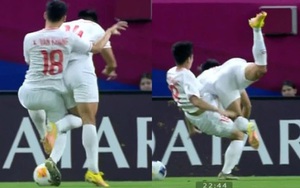 Báo Trung Quốc ngỡ ngàng, châm biếm pha bóng hài hước của 2 ngôi sao U23 Việt Nam