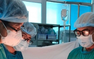 Báo động đỏ cứu cô gái tự đâm vào ngực