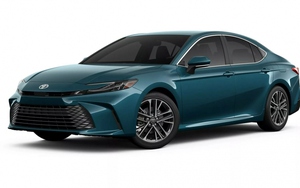 Toyota Camry 2025 chốt giá từ 722 triệu đồng, duy nhất một hệ truyền động hybrid