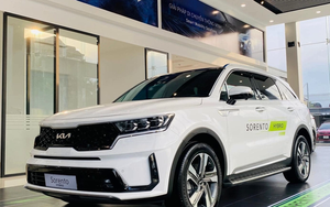 Kia Sorento hybrid giảm sốc 120 triệu đồng, còn từ 1,029 tỷ đồng, rẻ hơn cả Honda CR-V hybrid