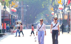 Hà Nội dịu nhiệt bất ngờ, điểm vui chơi dần đông đúc