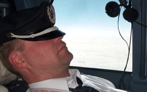 Phi công có được phép ngủ trong chuyến bay không?
