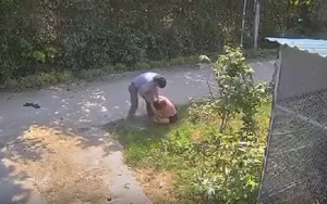Phẫn nộ clip người đàn ông đánh "vợ hờ" tàn bạo ở Quảng Nam