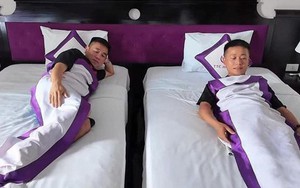 Quang Linh Vlogs thắc mắc sao chăn ở khách sạn lại nhỏ xíu: Hoá ra nhiều người cũng dùng sai công dụng của vật này!
