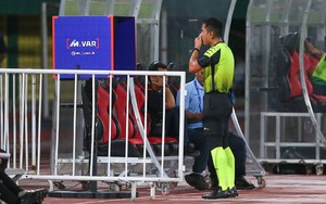 VAR bị hỏng ngay trong ngày ra mắt giải VĐQG Malaysia