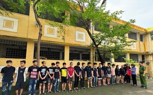Tạm giữ 20 thanh niên vác dao kiếm đuổi đánh nhau gây náo loạn đường phố Hà Nội