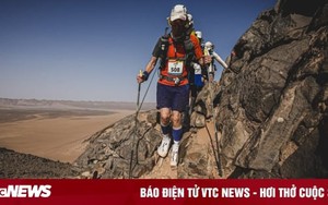 Sợ già, cụ ông 76 tuổi chạy bộ 250km trên sa mạc Sahara