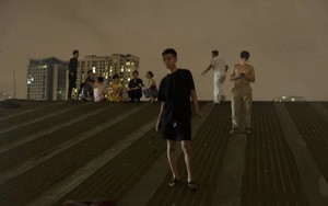 Công an Hà Nội thông tin về vụ cháy đêm qua, hàng chục người trèo lên mái nhà chờ giải cứu