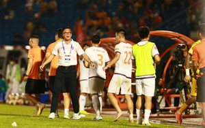 Vùi dập nhà Đương kim vô địch, HLV Việt gián tiếp cảnh báo HLV Kim Sang-sik