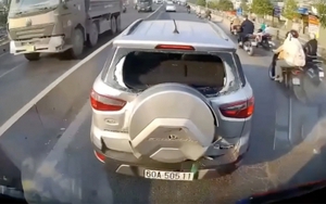 Clip TNGT: Xe tải đâm bẹp đuôi Ford Ecosport vì không giữ khoảng cách an toàn