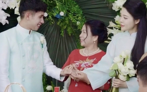 Hồng Duy được mẹ vợ dặn dò kĩ lưỡng trước khi trao gửi con gái, một cầu thủ duy nhất có mặt tại lễ đính hôn của "Duy Pinky"